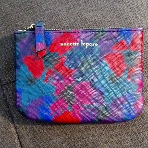 Nanette Lepore Handbags - Nanette Lepore Floral 🌼 Coin purse 🌹 nwot